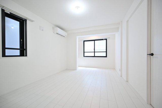 Ｔｈｅ　Ｒｅｓｉｄｅｎｃｅ　Ｎｉｈｏｎｂａｓｈｉ