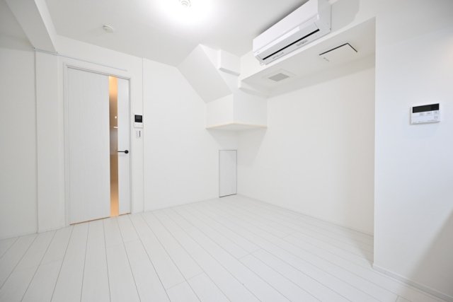 Ｔｈｅ　Ｒｅｓｉｄｅｎｃｅ　Ｎｉｈｏｎｂａｓｈｉ