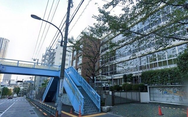 ラスターハウス