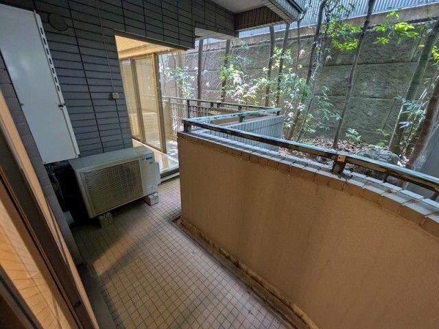 ラスターハウス