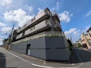 ラスターハウス