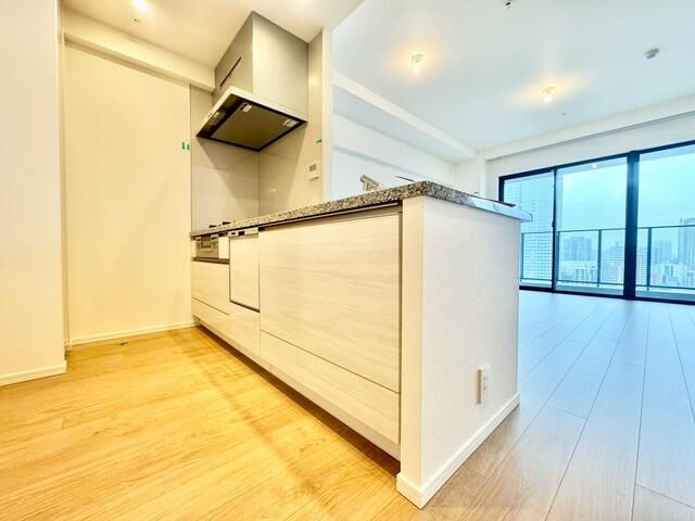 ＧＲＡＮＤ　ＣＩＴＹ　ＴＯＷＥＲ　ＴＳＵＫＩＳＨＩＭＡ